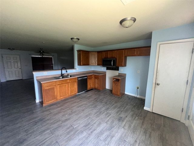 536 E Juniper Lane, Mustang, OK 73064