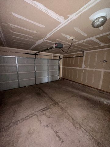 536 E Juniper Lane, Mustang, OK 73064