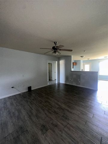 536 E Juniper Lane, Mustang, OK 73064