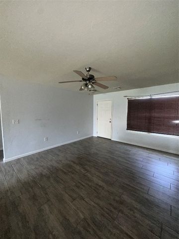 536 E Juniper Lane, Mustang, OK 73064