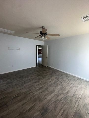 536 E Juniper Lane, Mustang, OK 73064