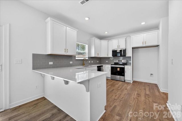 2032 Mandarin Boulevard, Charlotte, NC 28205