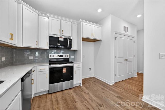 2032 Mandarin Boulevard, Charlotte, NC 28205