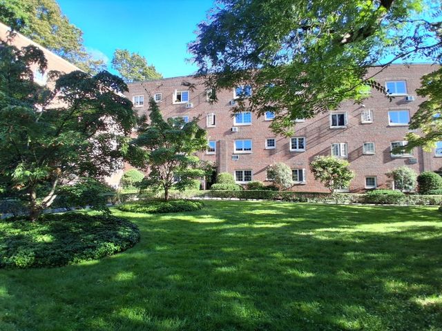 30 Saint Paul St 5, Brookline, MA 02446
