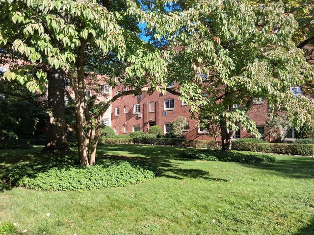 30 Saint Paul St 5, Brookline, MA 02446