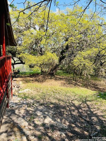 272 N Lakeshore Dr, Bandera, TX 78003