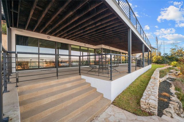 21808 Briarcliff DR, Spicewood, TX 78669