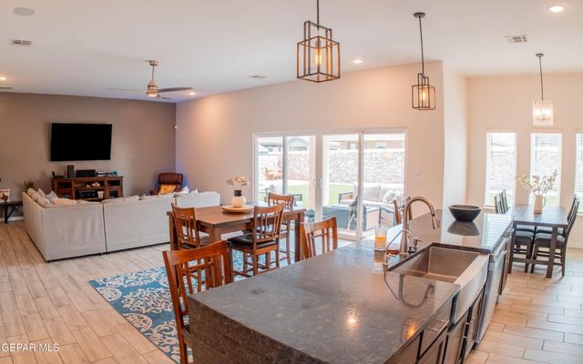 673 La Entrada Circle, Sunland Park, NM 88063
