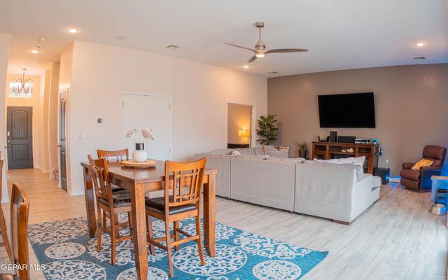 673 La Entrada Circle, Sunland Park, NM 88063