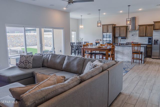 673 La Entrada Circle, Sunland Park, NM 88063