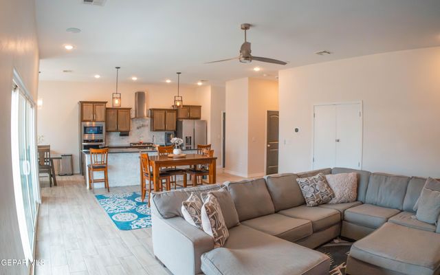 673 La Entrada Circle, Sunland Park, NM 88063