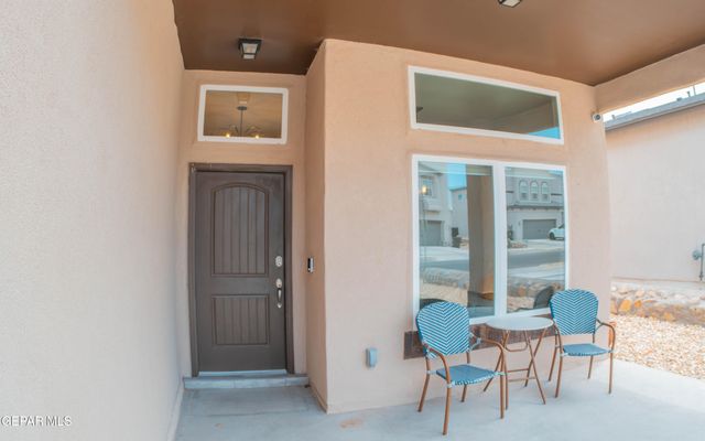 673 La Entrada Circle, Sunland Park, NM 88063