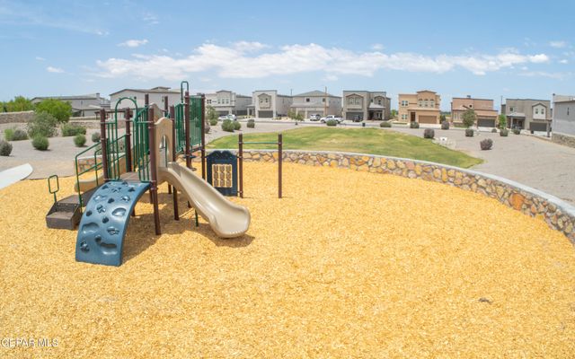 673 La Entrada Circle, Sunland Park, NM 88063