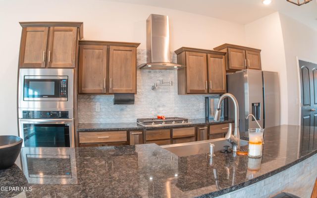 673 La Entrada Circle, Sunland Park, NM 88063