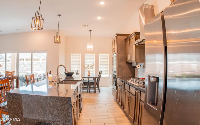 673 La Entrada Circle, Sunland Park, NM 88063