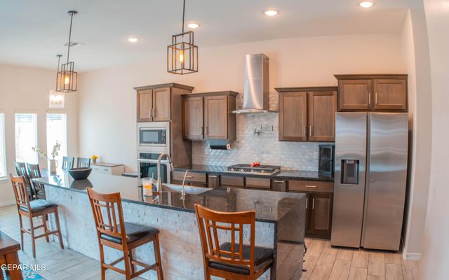673 La Entrada Circle, Sunland Park, NM 88063