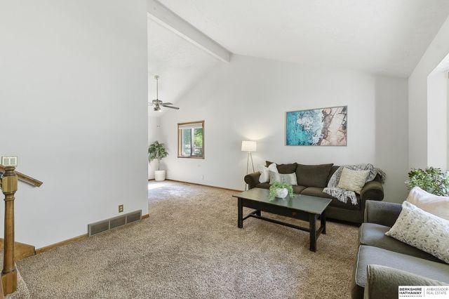 504 Winchester Circle, Papillion, NE 68046