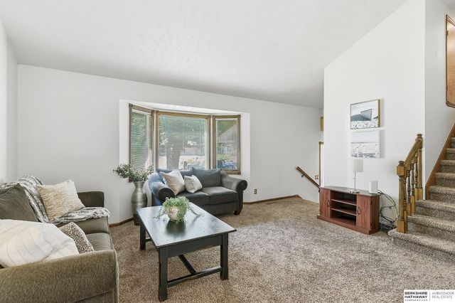 504 Winchester Circle, Papillion, NE 68046