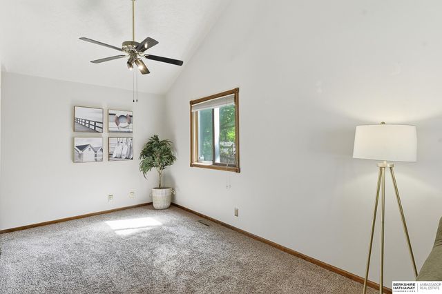 504 Winchester Circle, Papillion, NE 68046