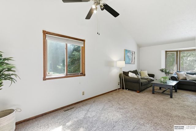 504 Winchester Circle, Papillion, NE 68046