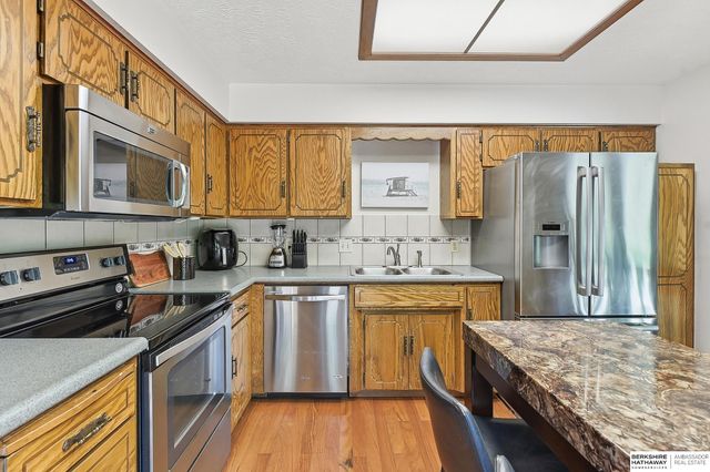 504 Winchester Circle, Papillion, NE 68046