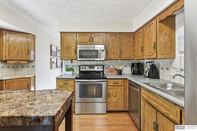 504 Winchester Circle, Papillion, NE 68046