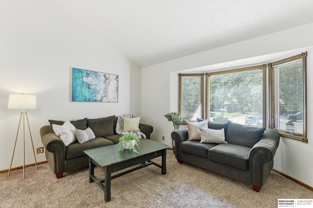 504 Winchester Circle, Papillion, NE 68046
