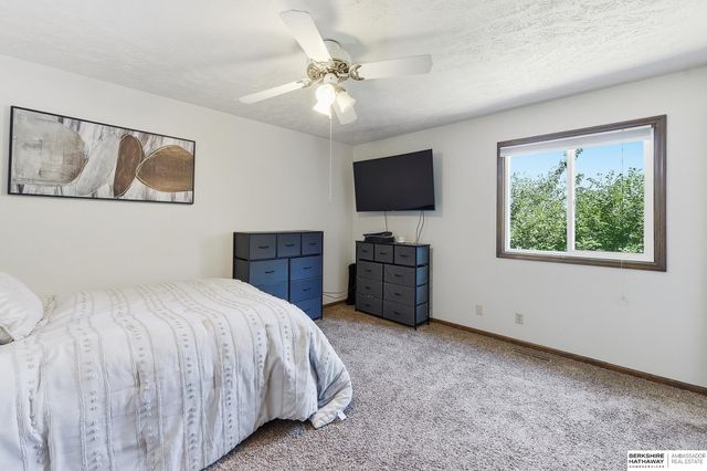 504 Winchester Circle, Papillion, NE 68046