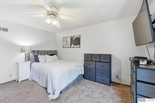 504 Winchester Circle, Papillion, NE 68046
