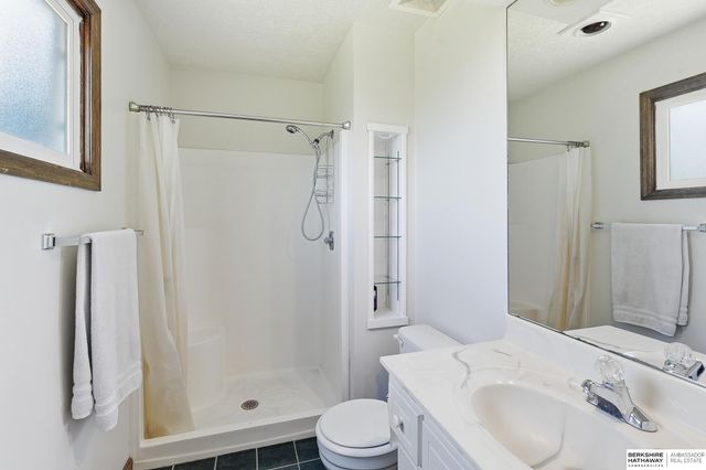 504 Winchester Circle, Papillion, NE 68046