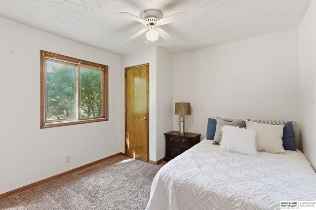 504 Winchester Circle, Papillion, NE 68046