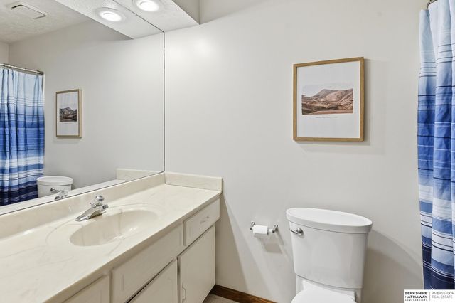 504 Winchester Circle, Papillion, NE 68046