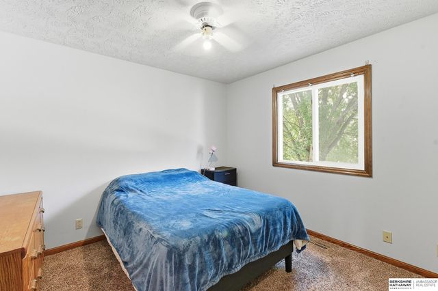 504 Winchester Circle, Papillion, NE 68046
