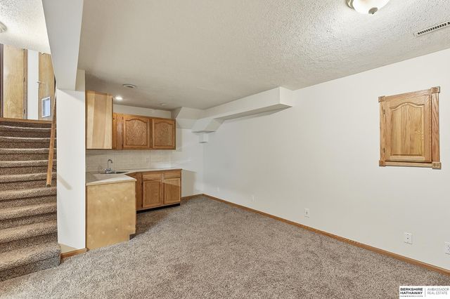 504 Winchester Circle, Papillion, NE 68046