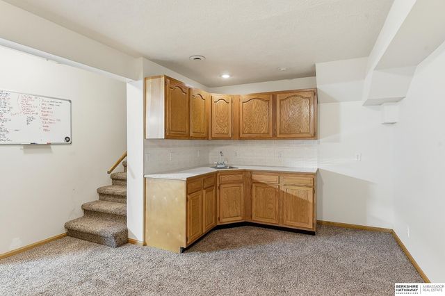 504 Winchester Circle, Papillion, NE 68046