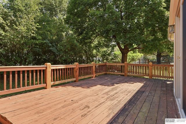504 Winchester Circle, Papillion, NE 68046