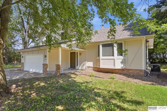 504 Winchester Circle, Papillion, NE 68046