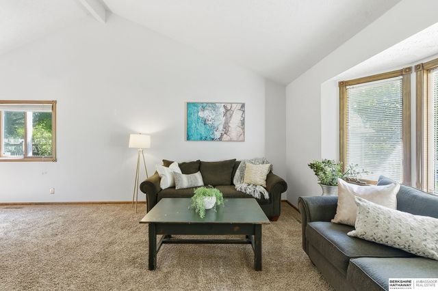 504 Winchester Circle, Papillion, NE 68046