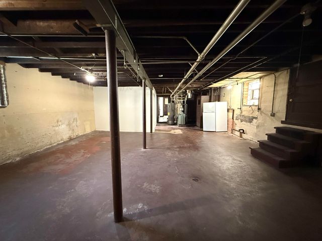 2033 Wespark Avenue 1, Whiting, IN 46394