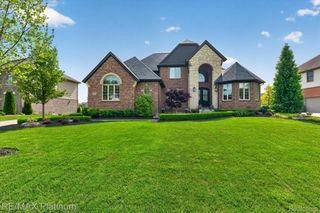 10653 Stoney Point Drive, Green Oak Township, MI 48178