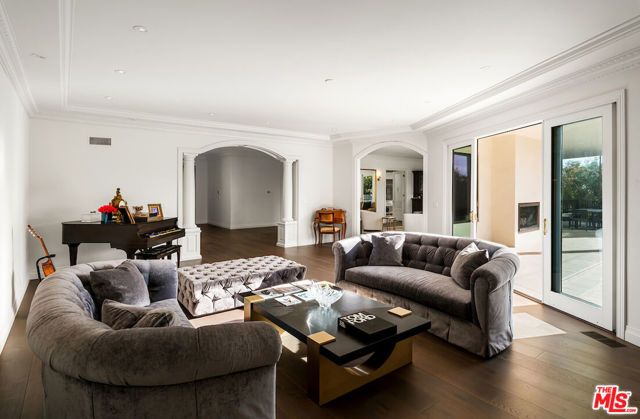 1845 Loma Vista Drive, Beverly Hills, CA 90210