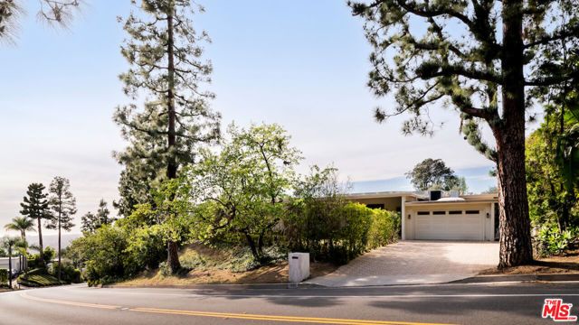 1845 Loma Vista Drive, Beverly Hills, CA 90210
