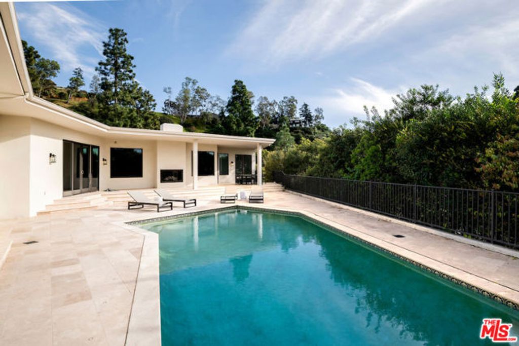 1845 Loma Vista Drive, Beverly Hills, CA 90210