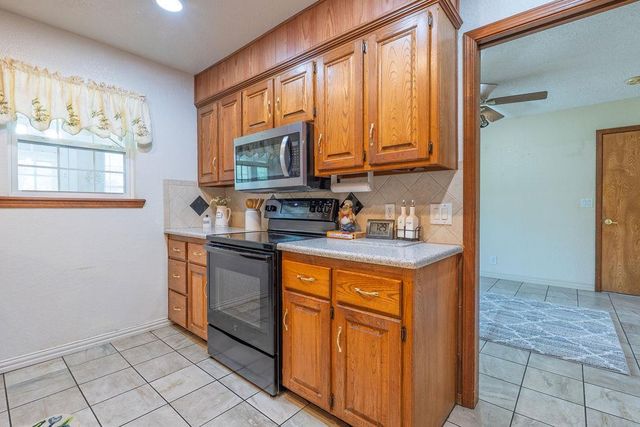 1109 W Washington Circle, Tecumseh, OK 74873