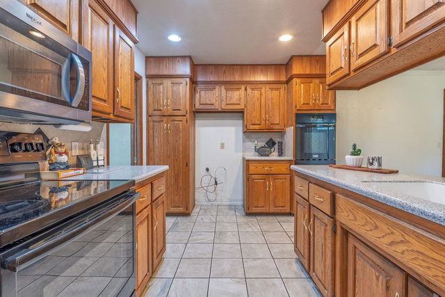 1109 W Washington Circle, Tecumseh, OK 74873