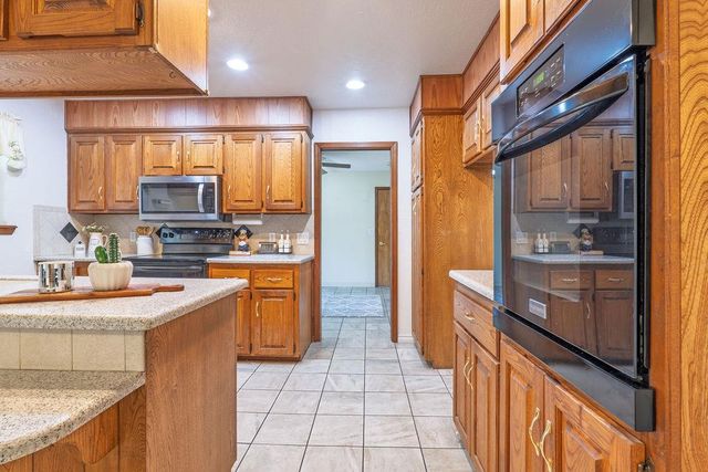 1109 W Washington Circle, Tecumseh, OK 74873