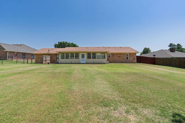1109 W Washington Circle, Tecumseh, OK 74873