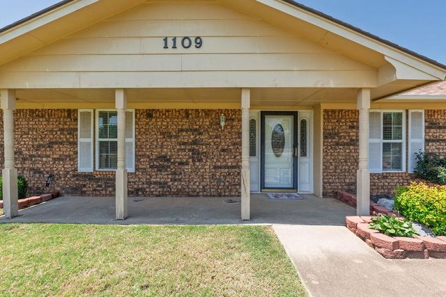 1109 W Washington Circle, Tecumseh, OK 74873