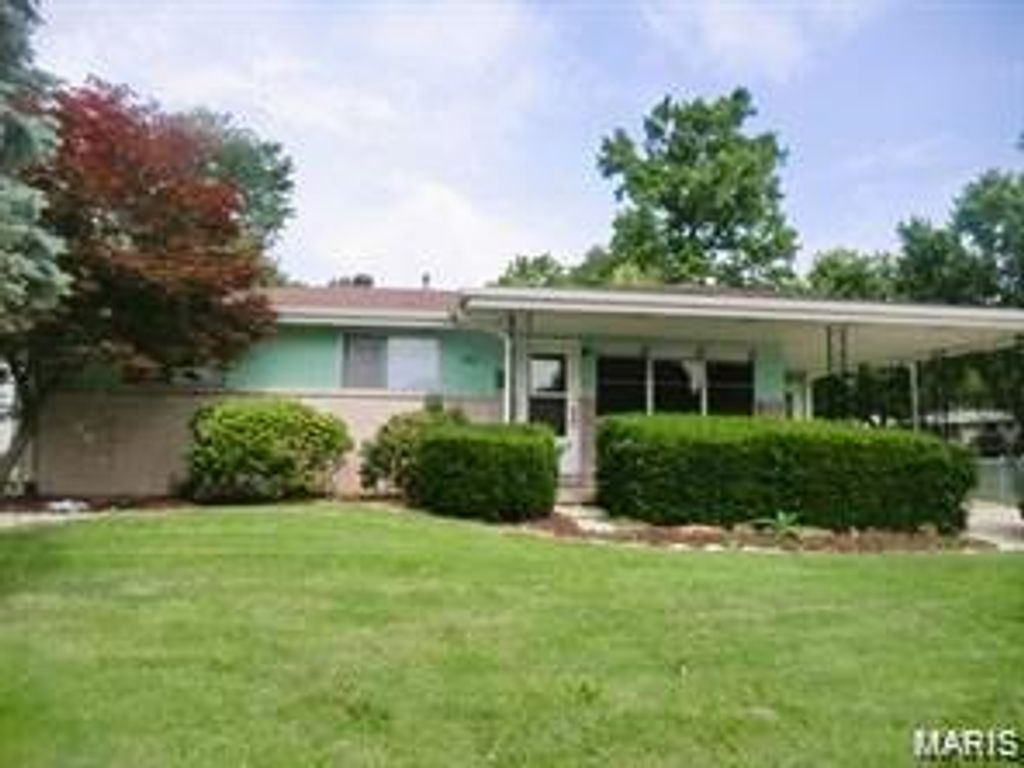 1345 Patterson Road, Florissant, MO 63031