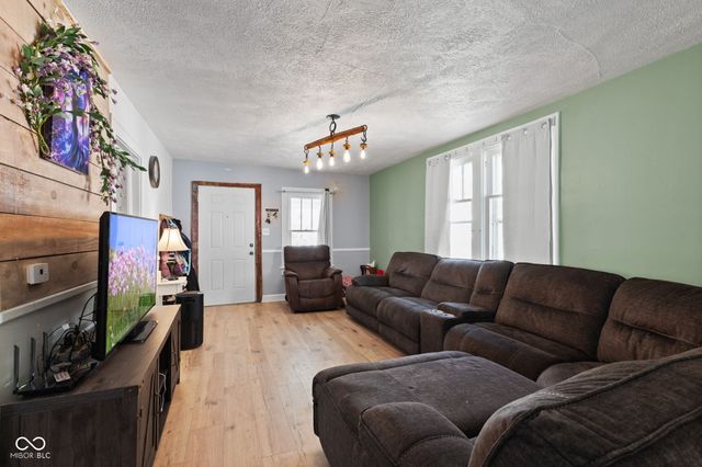 125 W Harrison Street, Mooresville, IN 46158